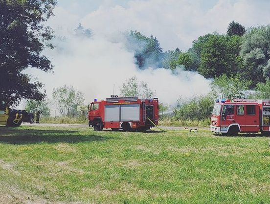 Die Feuerwehr bei der Brandbekämpfung