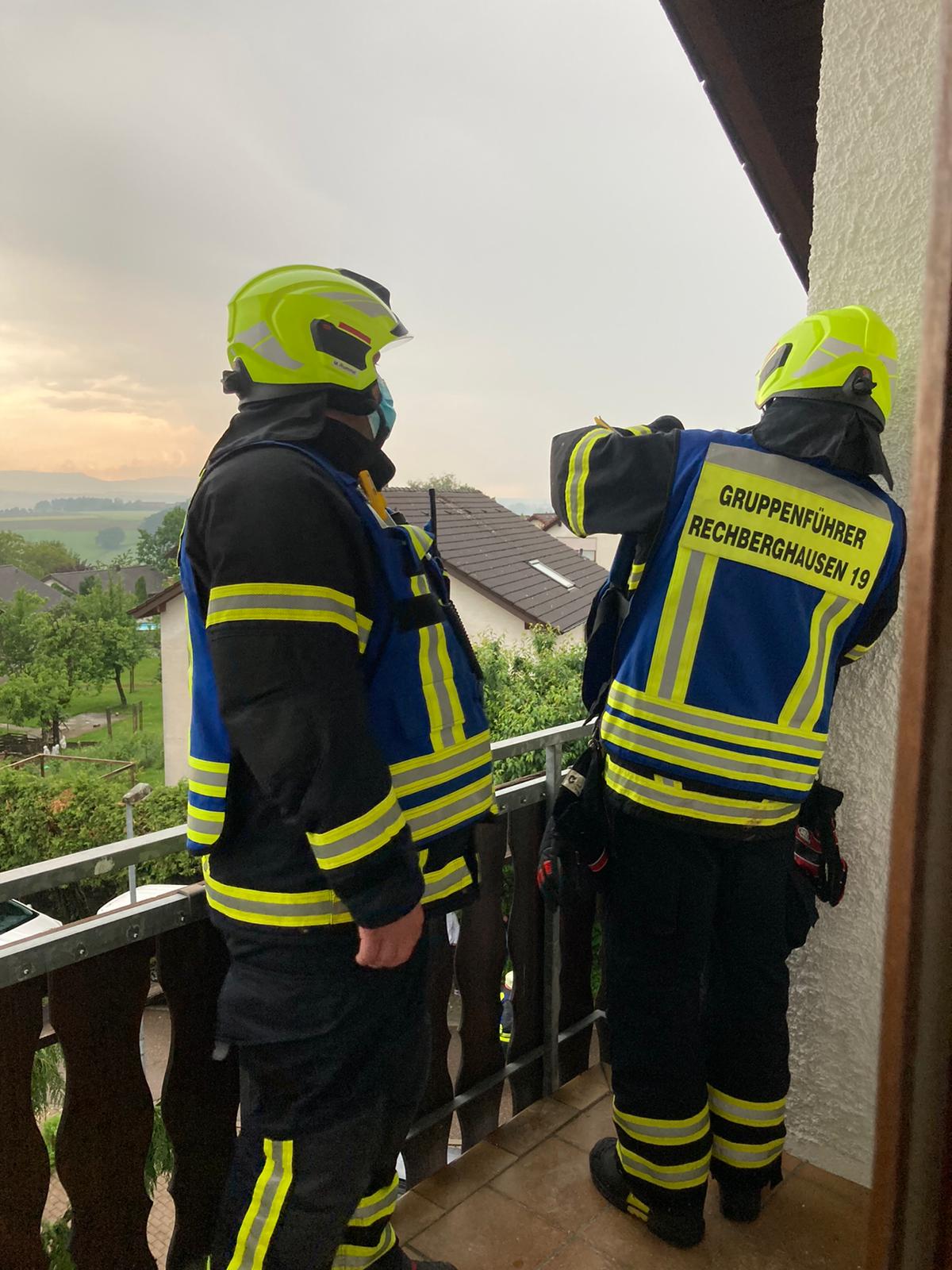 Feuerwehr bei der Erkundung Feuerwehr bei der Erkundung